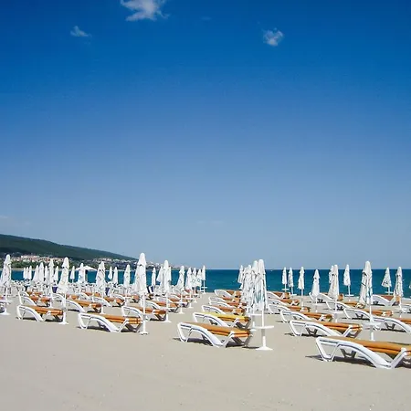 Seaside With 2 Bedrooms For Up To 5 Guests