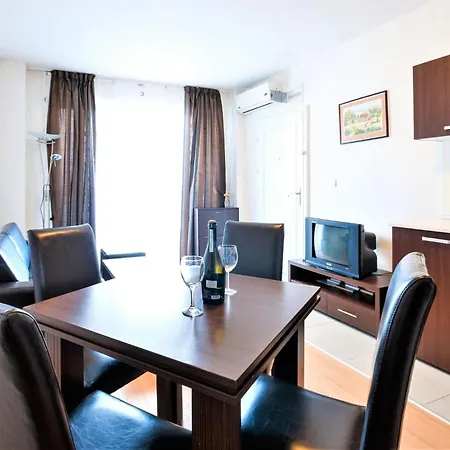 Seaside With 2 Bedrooms For Up To 5 Guests Lejlighed *