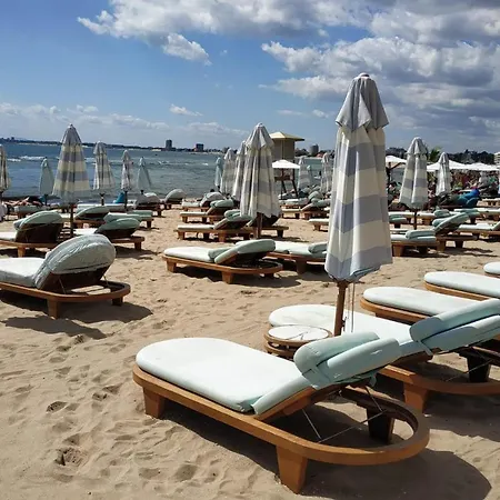 Seaside With 2 Bedrooms For Up To 5 Guests Lejlighed *