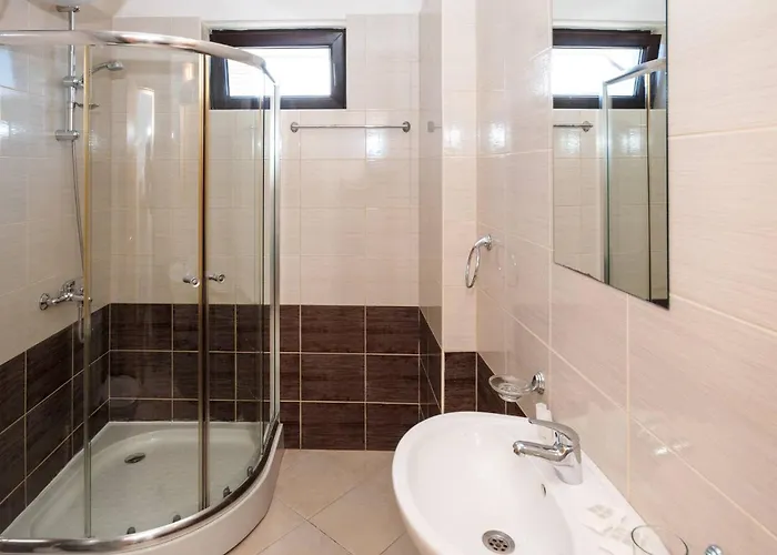 Seaside With 2 Bedrooms For Up To 5 Guests Слънчев бряг