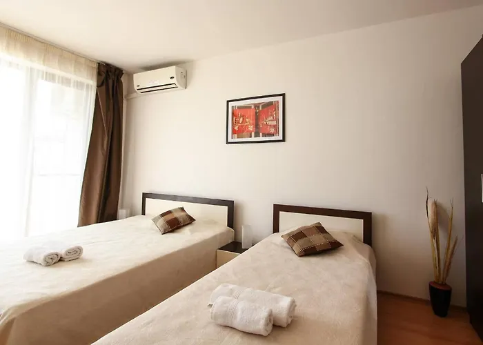 Апартамент Seaside With 2 Bedrooms For Up To 5 Guests