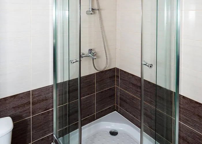 Апартамент Seaside With 2 Bedrooms For Up To 5 Guests *