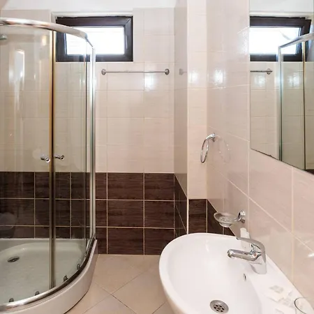 Seaside With 2 Bedrooms For Up To 5 Guests Sunny Beach