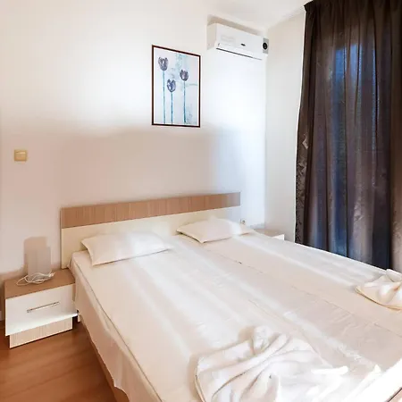 Seaside With 2 Bedrooms For Up To 5 Guests *